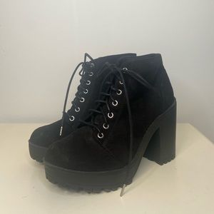 !! DIVIDED HEELED BOOTS !!